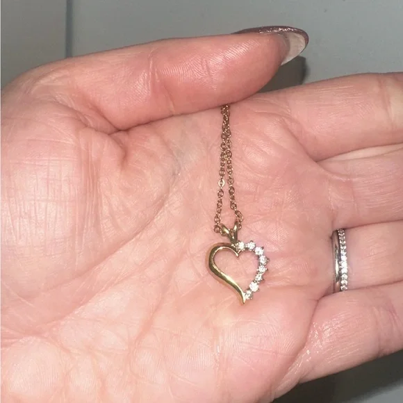 14kt Gold Lady’s open Heart Diamond Pendant - Picture 8 of 8